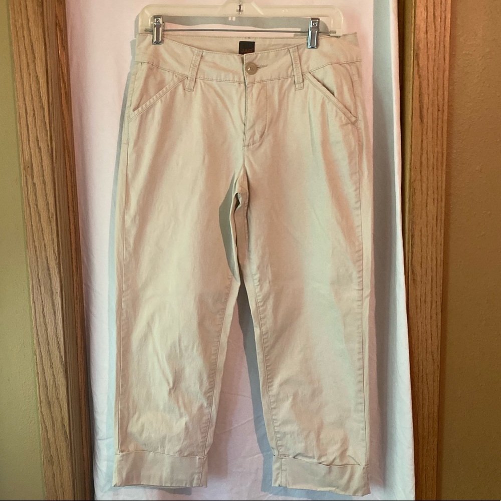 Kaki capris